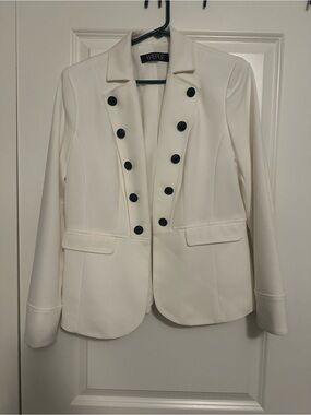 Kasper White Double-Breasted Blazer with Contrast Buttons